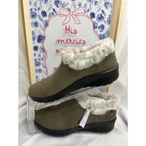 BZees Women’s Cozy Faux Fur Booties Size 9.5 Olive Green Slip On Comfort Lightwe